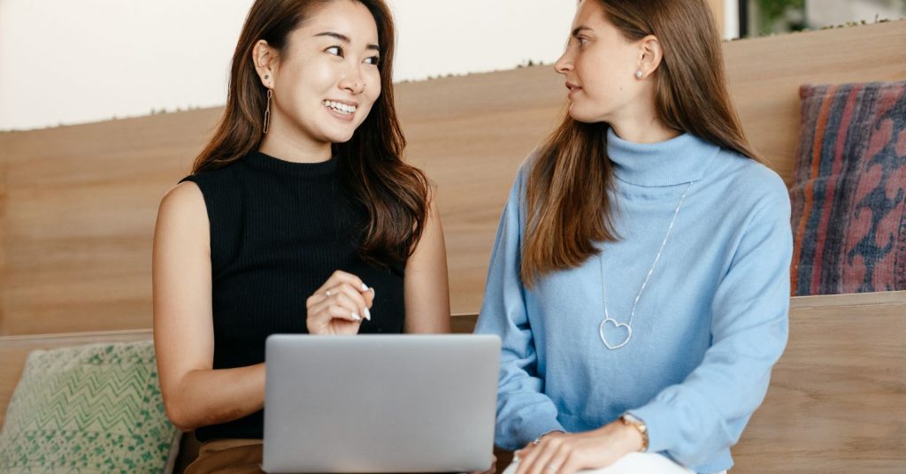 10 Traits of Low-Context Communicators