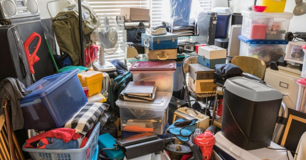 6 Signs of Hoarding Disorder